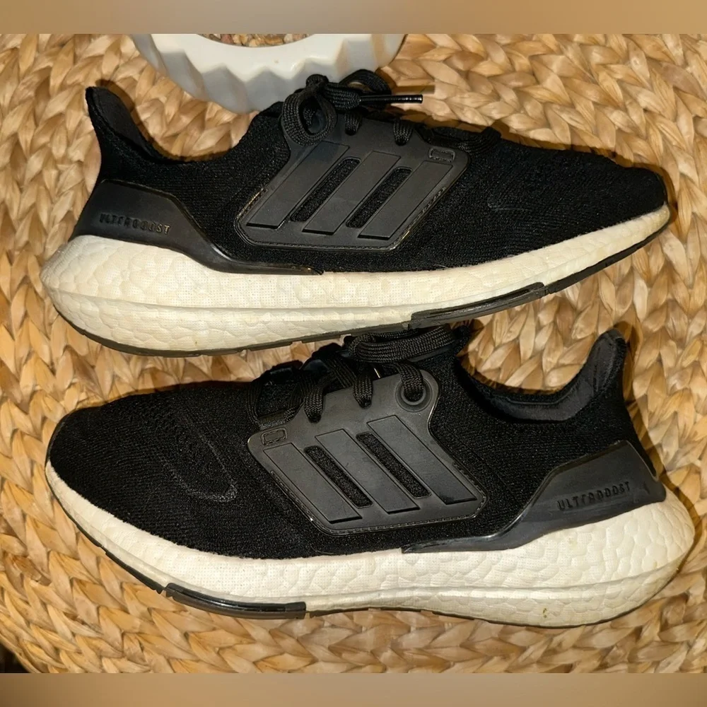 UEC ADIDAS UltraBoost 21 'Core Black Size 6 Big Kid